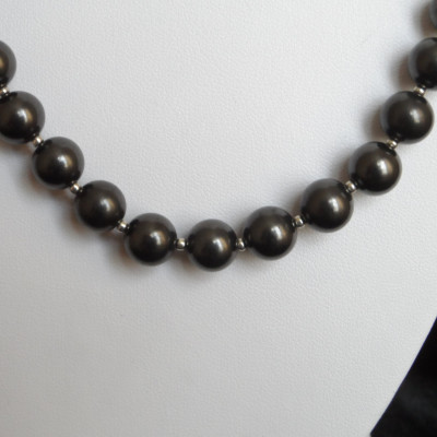 Shungite necklace – 9mm/44pcs., with  metal beads inserts