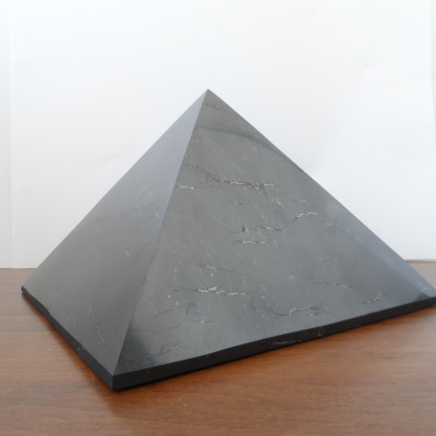 Shungite pyramid (20 cm, polished) new