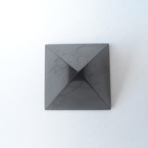 Shungite pyramid (polished, 6 cm) Shungite pyramid (polished, 6 cm)