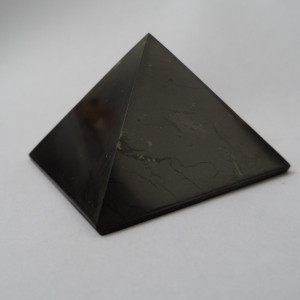 Shungite pyramid (polished, 5 cm)