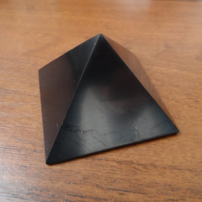 Shungite pyramid (polished, 5 cm)