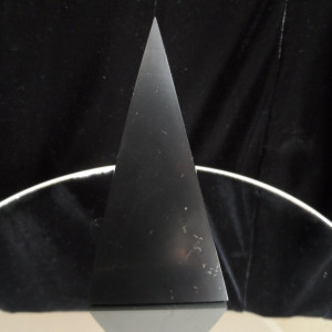 High polished shungite pyramid (3 cm) High polished shungite pyramid (3 cm)